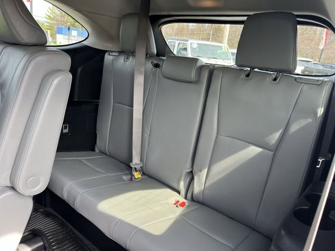 Used 2024 Toyota Highlander Platinum image 25