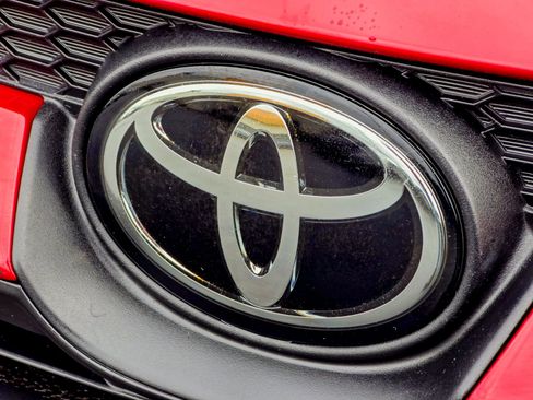 Used 2023 Toyota Corolla LE image 3