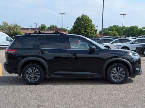 Used 2023 Nissan Pathfinder SV w/ Black Appearance Package AWD/4WD image 9