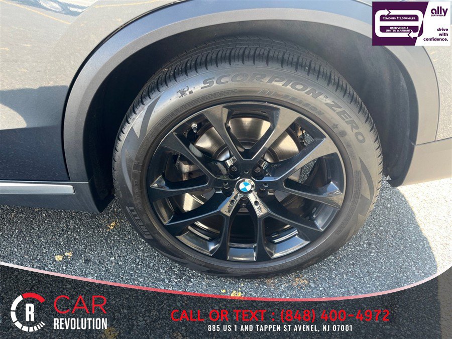 Used 2022 BMW X5 xDrive40i w/ Parking Assistance Package AWD/4WD image 38