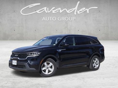 Used 2023 Kia Sorento LX image 1