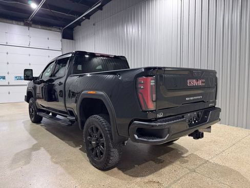 Used 2024 GMC Sierra 2500 AT4 AWD/4WD image 6
