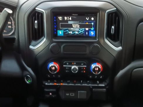 Used 2021 GMC Sierra 1500 AT4 w/ AT4 Premium Package AWD/4WD image 8