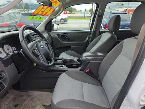 Used 2006 Ford Escape XLS AWD/4WD image 8