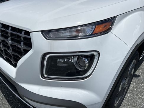 New 2025 Hyundai Venue Limited image 16