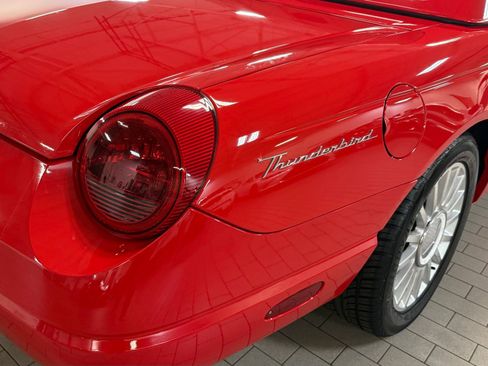 Used 2005 Ford Thunderbird image 32