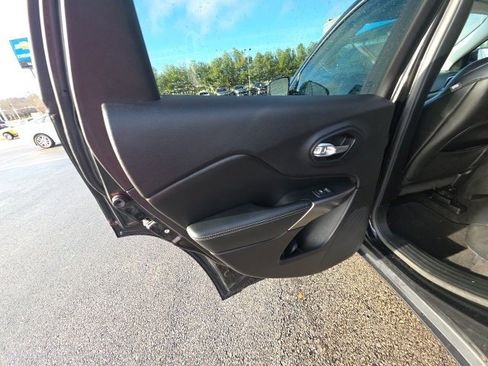 Used 2020 Jeep Cherokee Limited image 26