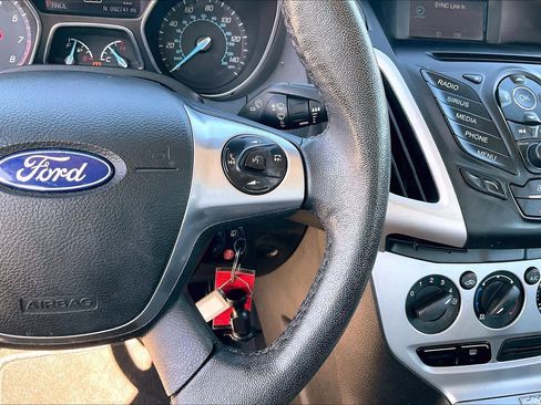 Used 2014 Ford Focus SE w/ SE Sport Package image 24