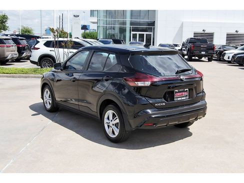 Used 2024 Nissan Kicks S image 4