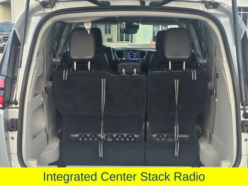 Used 2024 Chrysler Pacifica Touring-L image 28