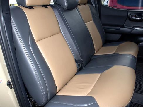 Used 2017 Toyota Tacoma TRD Sport w/ Premium & Technology Package image 20