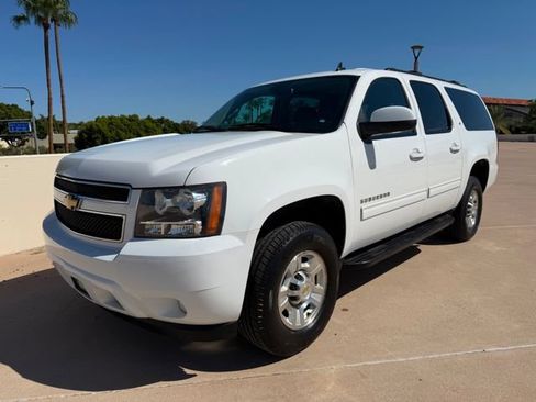 Used 2013 Chevrolet Suburban 2500 LT w/ Luxury Package AWD/4WD image 4