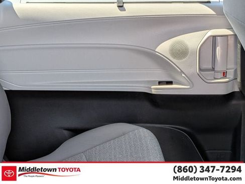 Used 2025 Toyota Sienna LE w/ LE Plus Package AWD/4WD image 29