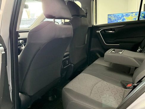 Used 2020 Toyota RAV4 XLE w/ Convenience Package image 12