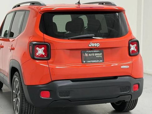 Used 2017 Jeep Renegade Latitude FWD image 41