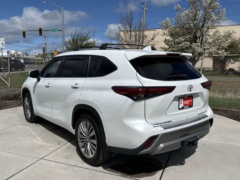 Used 2023 Toyota Highlander Platinum image 5