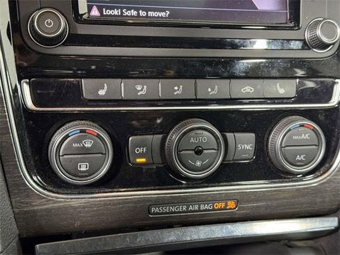 Used 2017 Volkswagen Passat 1.8T SEL Premium image 30