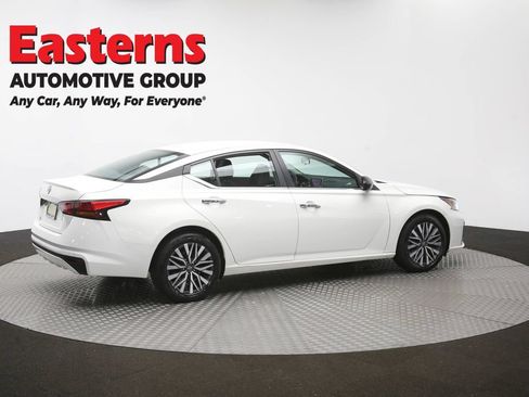 Used 2025 Nissan Altima 2.5 SV FWD image 41