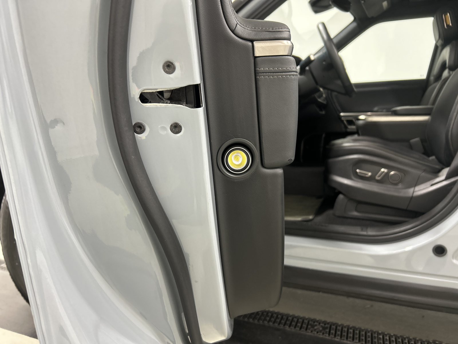 Used 2024 Rivian R1S Adventure Quad AWD/4WD image 32