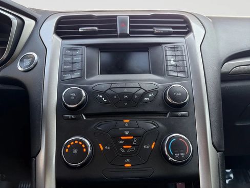 Used 2017 Ford Fusion SE FWD image 23