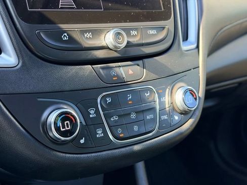 Used 2022 Chevrolet Malibu LT w/ Leather Package FWD image 16