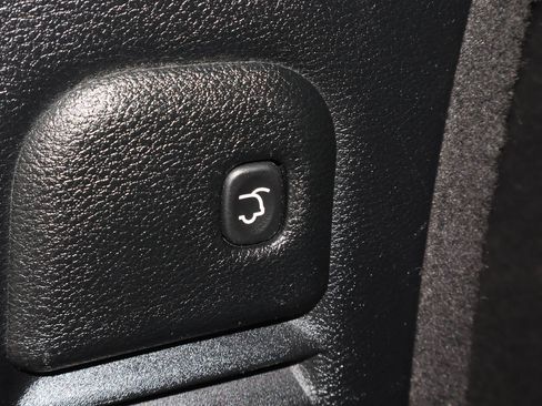 Used 2018 Dodge Durango R/T w/ Technology Group RWD image 21