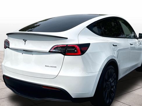 Used 2023 Tesla Model Y Performance AWD/4WD image 9