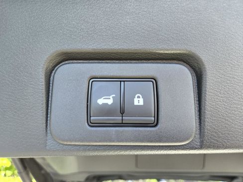 Used 2025 Nissan Rogue Platinum w/ Platinum Premium Package AWD/4WD image 10