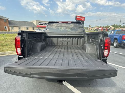 Used 2024 GMC Sierra 1500 Elevation image 29