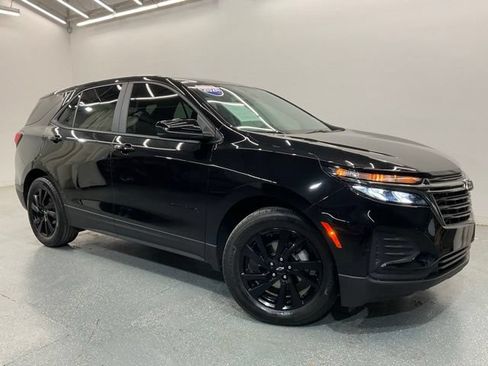 Used 2024 Chevrolet Equinox LS w/ LS Convenience Package FWD image 2