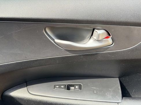 Used 2019 Kia Forte LXS FWD image 17