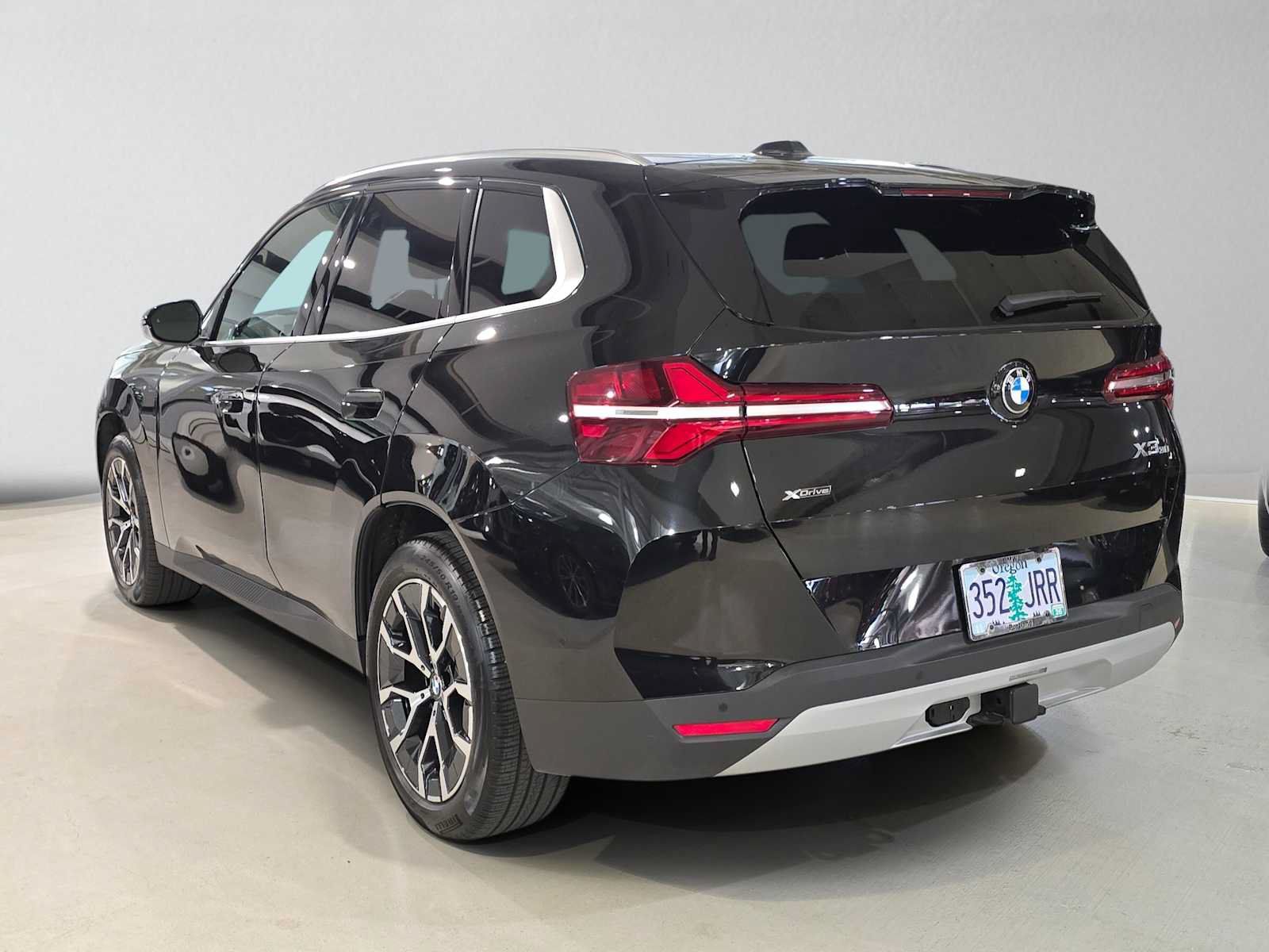 Used 2025 BMW X3 xDrive30i w/ Premium Package AWD/4WD image 5