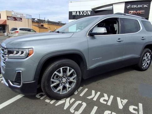 Certified 2023 GMC Acadia SLT w/ Preferred Package image 6