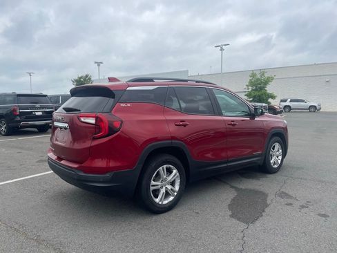 Used 2022 GMC Terrain SLE w/ Driver Convenience Package FWD image 8