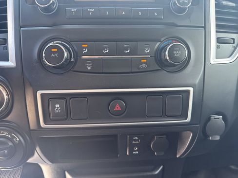 Used 2018 Nissan Titan S AWD/4WD image 17