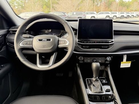 New 2026 Jeep Compass Latitude image 18