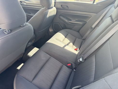 Used 2024 Nissan Altima 2.5 SV image 9