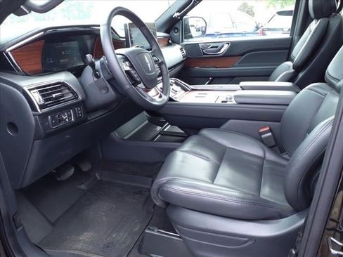 New 2022 Lincoln Navigator 4WD image 33