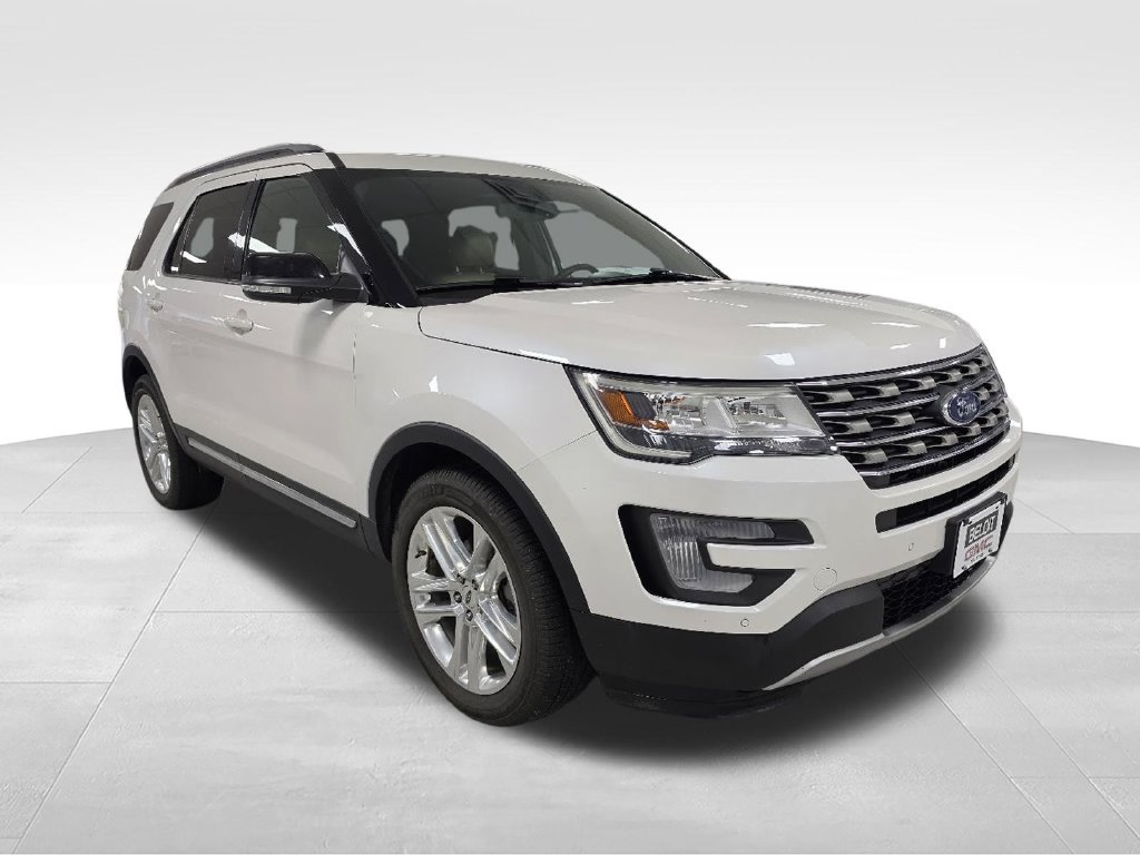 Used 2017 Ford Explorer XLT w/ Equipment Group 202A AWD/4WD image 3