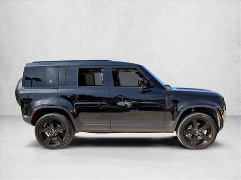 Used 2024 Land Rover Defender 110 S image 4