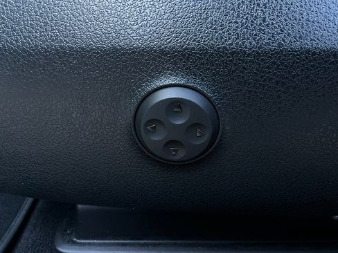 Used 2024 Mercedes-Benz GLC 300 4MATIC image 11