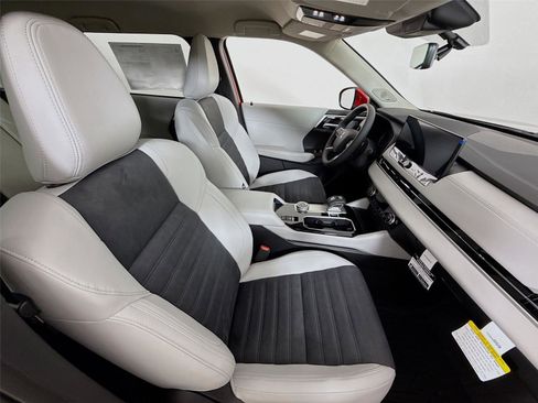 New 2025 Mitsubishi Outlander SE image 27