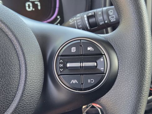 Certified 2025 Kia Soul LX FWD image 21