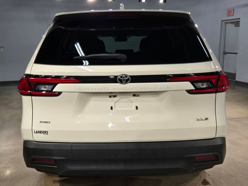 Certified 2024 Toyota Grand Highlander AWD image 6