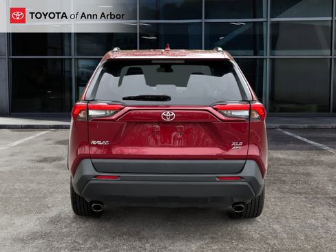 Used 2020 Toyota RAV4 XLE w/ Convenience Package AWD/4WD image 4