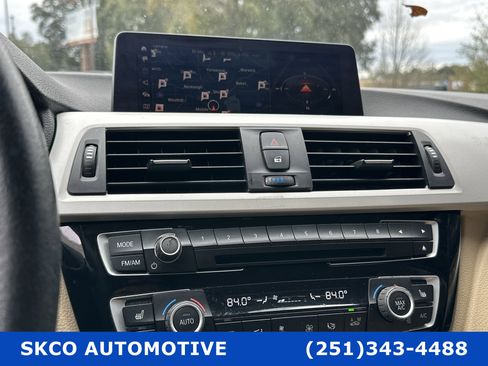 Used 2018 BMW 320i Sedan w/ Premium Package image 16