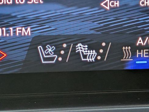 Used 2024 Chevrolet Equinox EV LT w/ Active Safety Package 3 FWD image 33