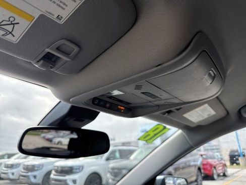 Used 2018 Chevrolet Equinox Premier image 36