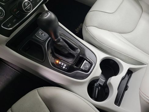 Used 2019 Jeep Cherokee Limited w/ Luxury Group image 26