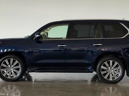 Used 2016 Lexus LX 570 4WD w/ Luxury Package image 4